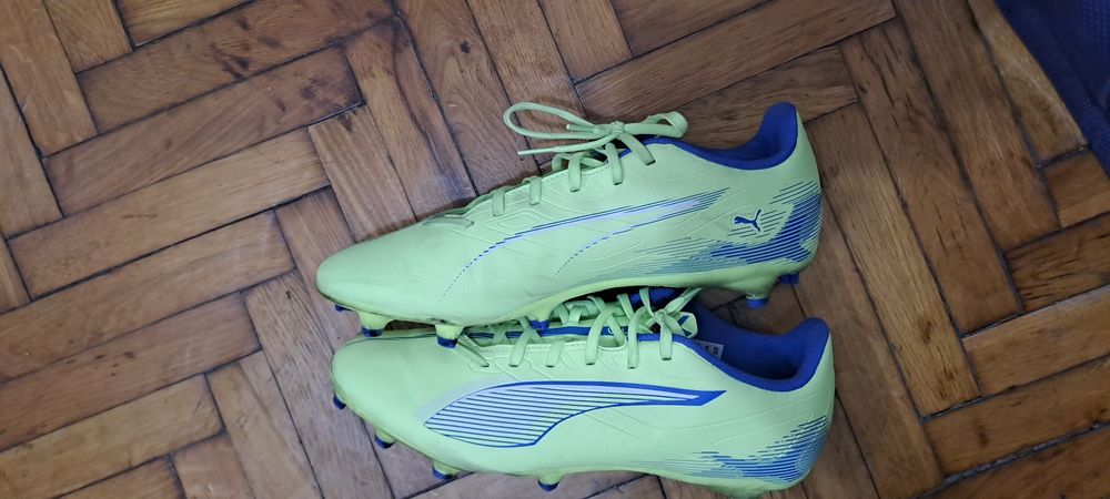 Ghete de fotball Puma