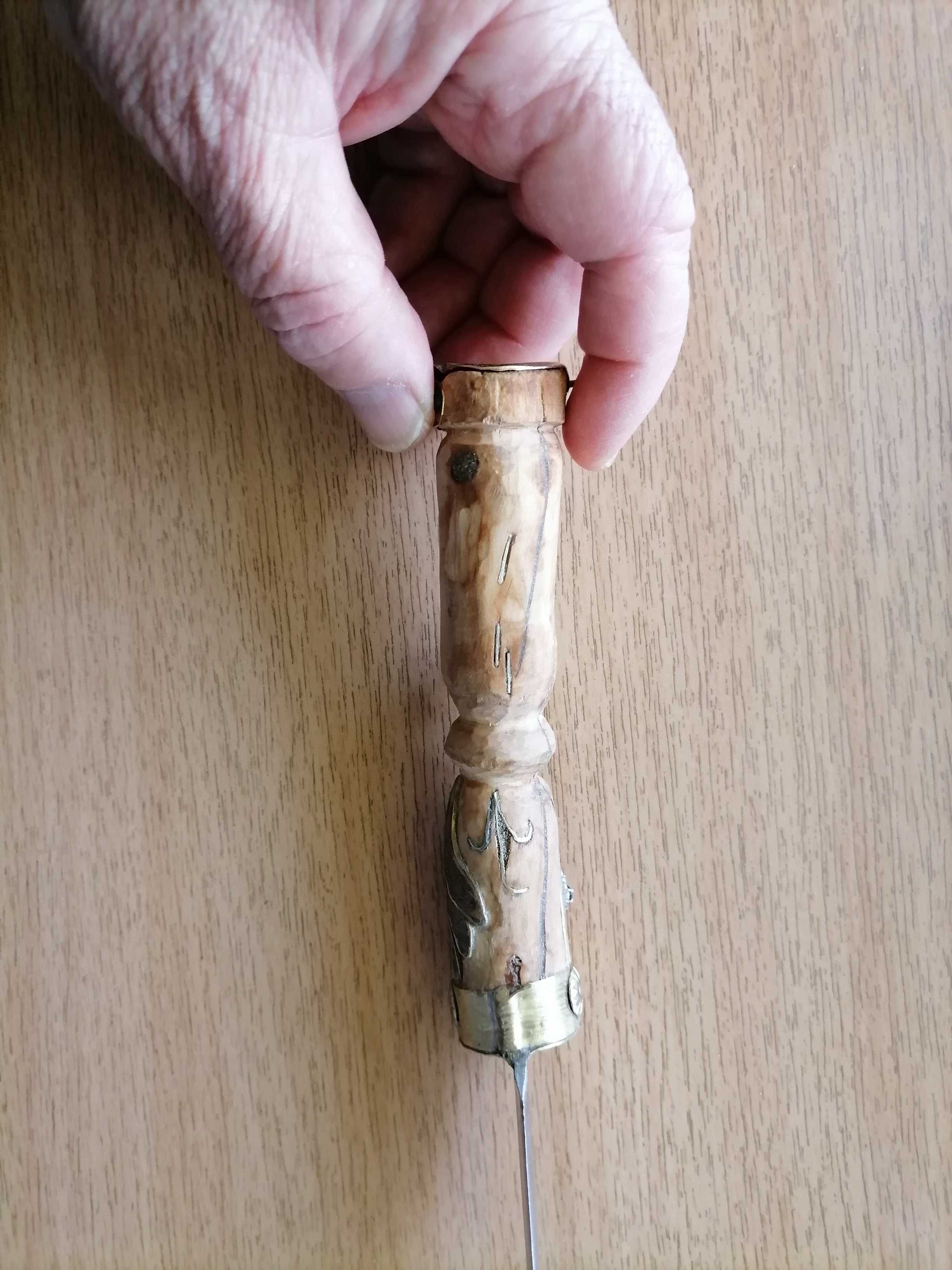 Уникален нож  резбована дръжка с камъни черен турмалин сапфир ахат