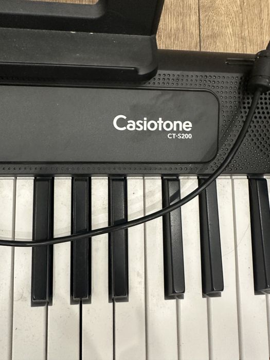 Синтезатор Casio ct-s200bkc7 в отличном состоянии