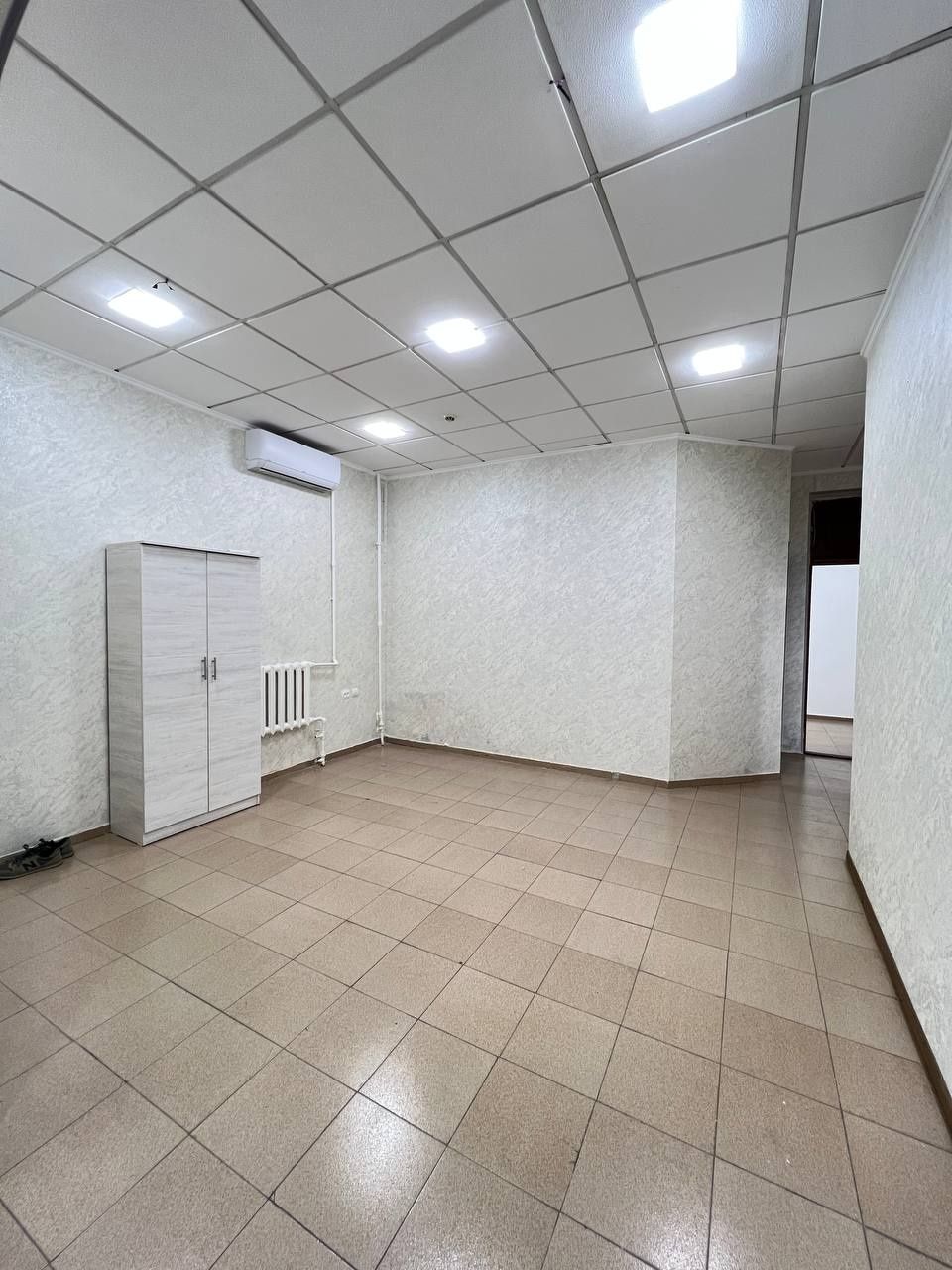 Аренда офиса на Чиланзаре в 5 квартал Ор Метро Новза, Первая линия