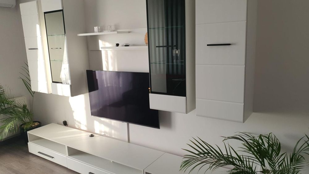 Ofer la închiriere apartament cu două camere într-un complex rezidenți