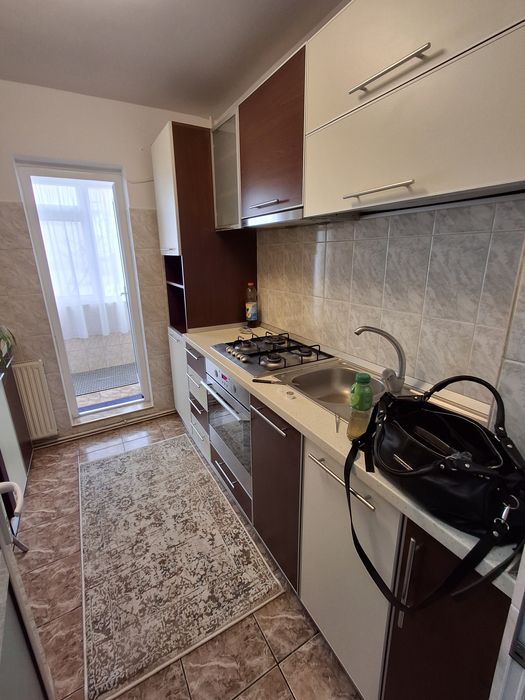 Închiriez apartament 2 camere decomandat Micro 17
