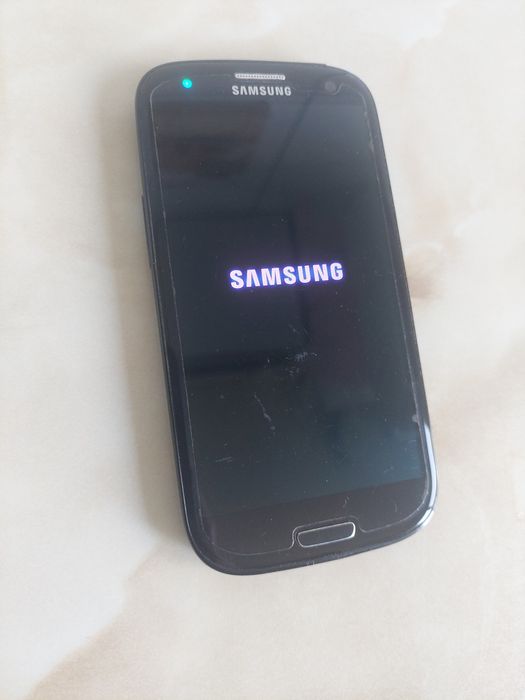 Vând Samsung Galaxy S3 Negru, perfect funcțional + țiplă BONUS //poze