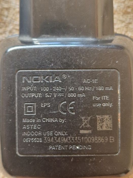 Nokia 1100 cu încărcător original