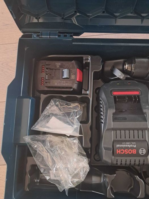 Masina de gaurit / Bormasina cu 2 acumulatori Bosch GSR 18V-60 FG Noua