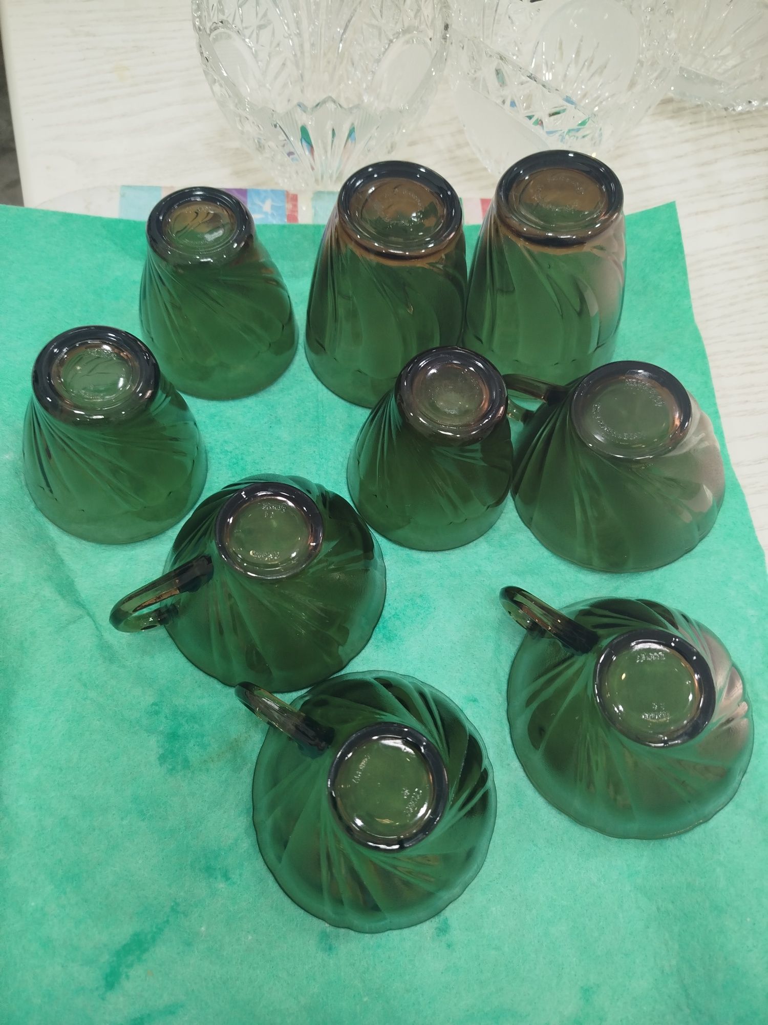 Чашки с блюдцами