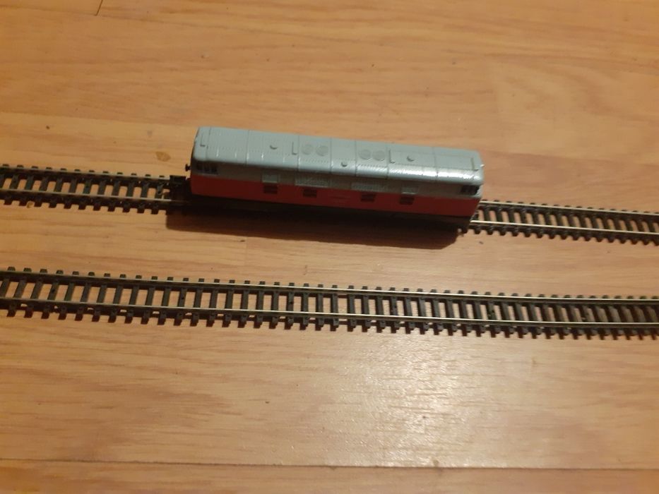 Locomotive electrice și șine