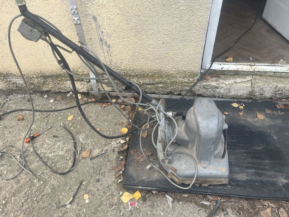 Mașină electrică de șlefuit parchet profesionala cu banda abrazivă.