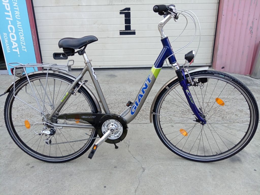 Vând bicicleta din aluminiu pentru damă