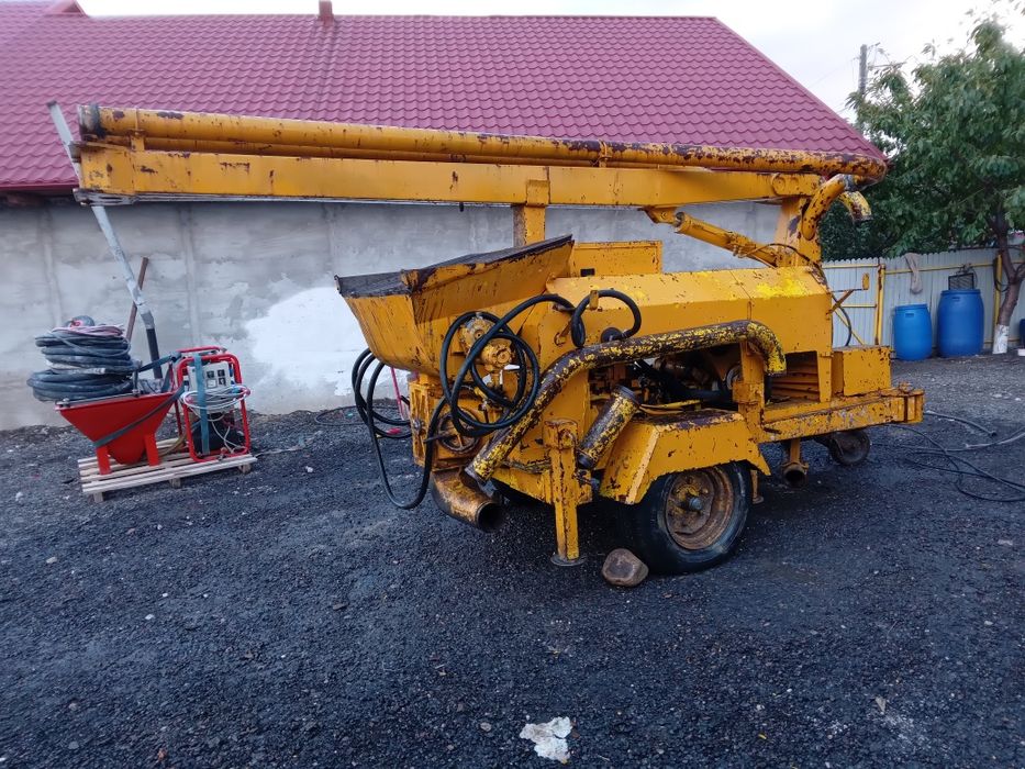 Înălțime de la sol 11 m pompa staționara de beton ca și noua