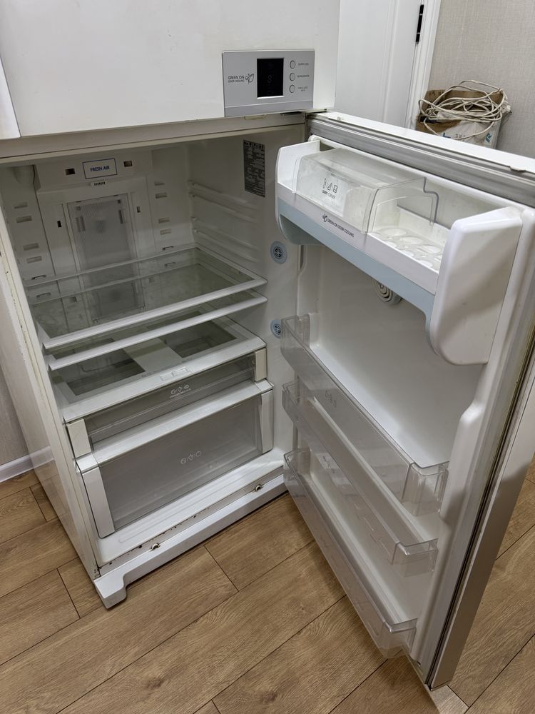 Продаётся холодильник LG GR-M562YQ.