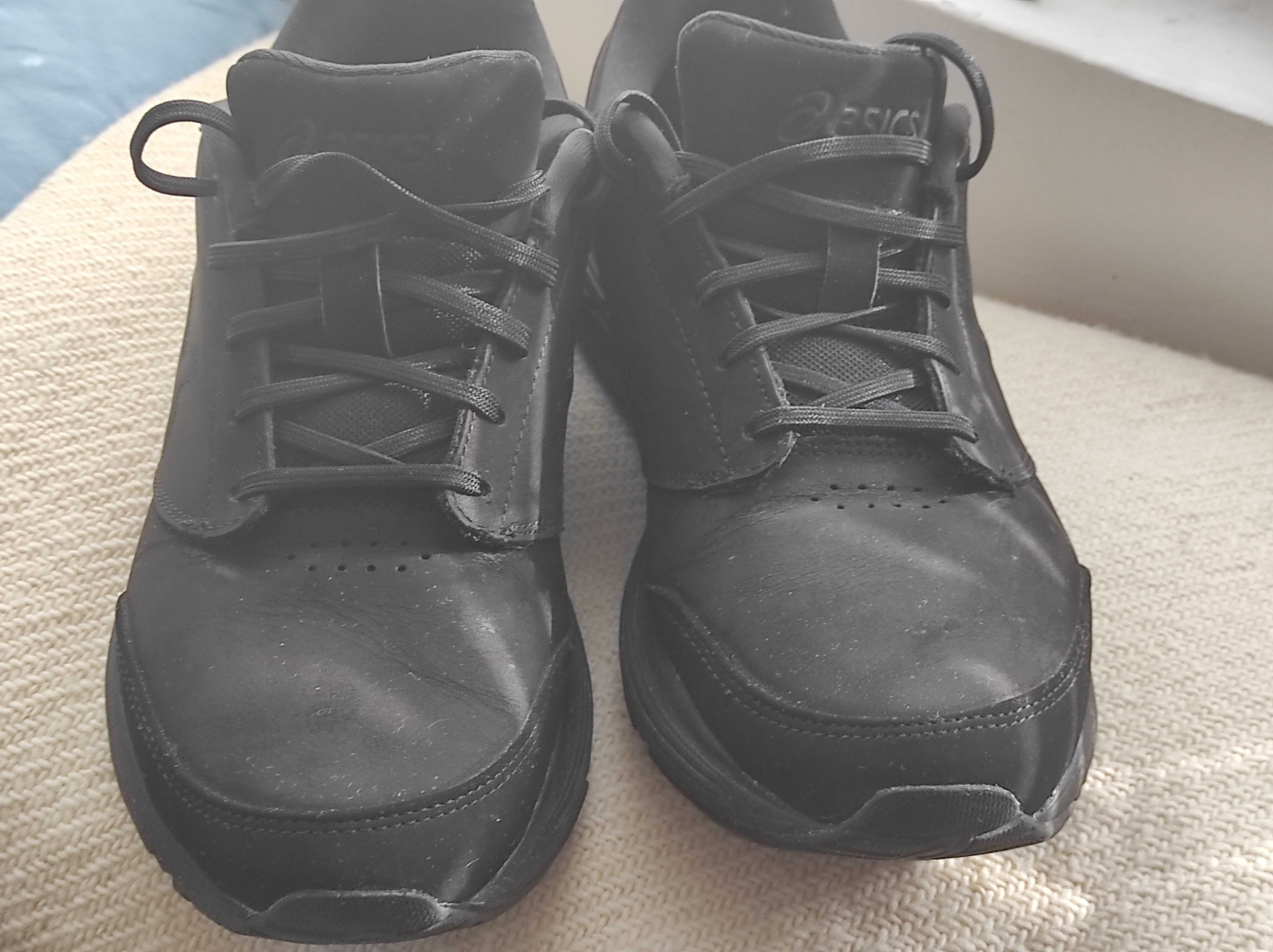 Маратонки Asics , 26,5 см е стелката, отговаря на 41 номер