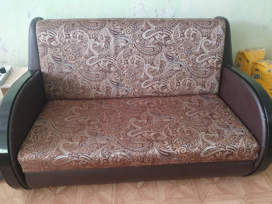 Диван б/у, прихожая,  обувницы.