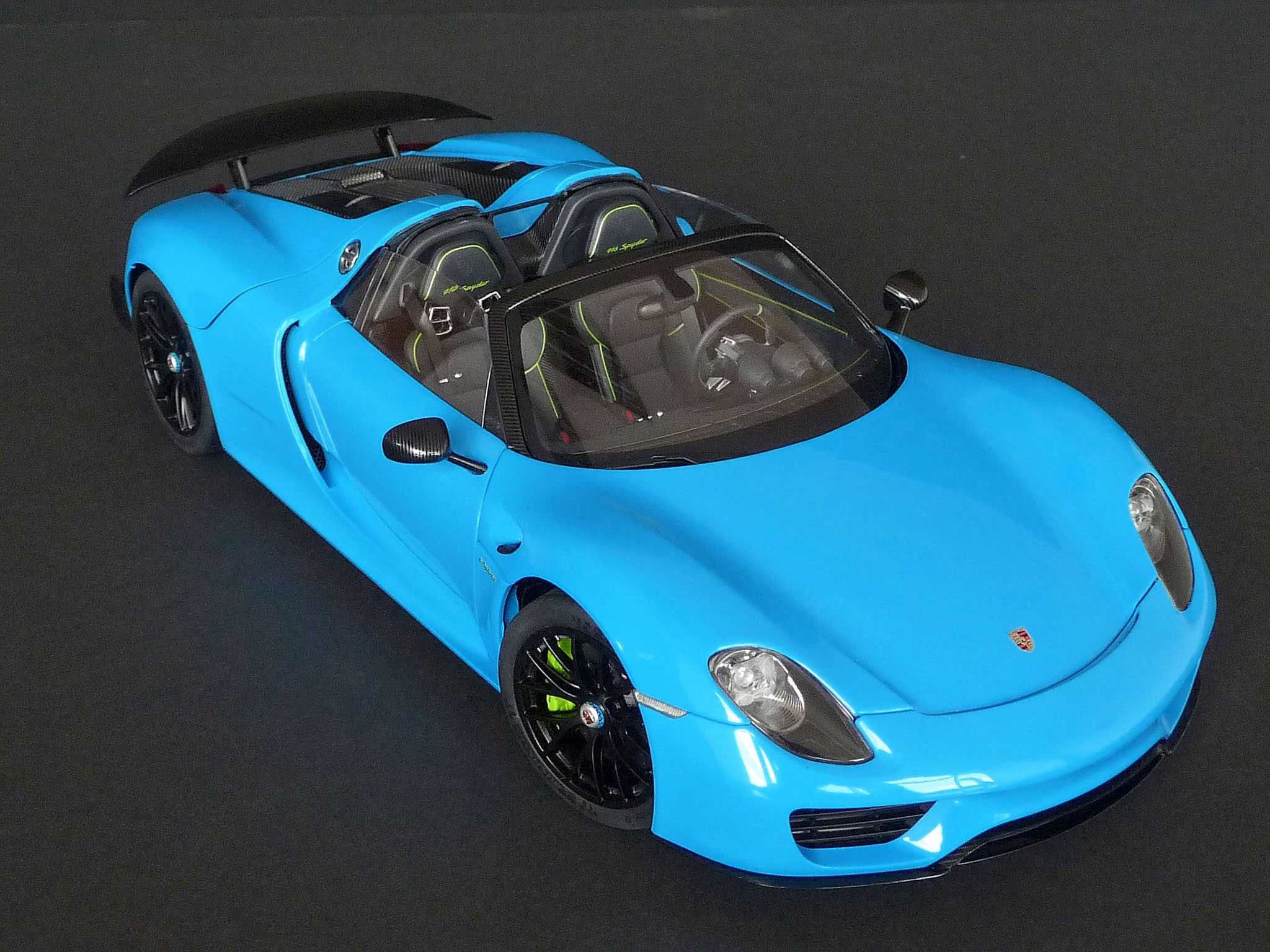 Macheta 1:18 Porsche 918 de la Autoart
