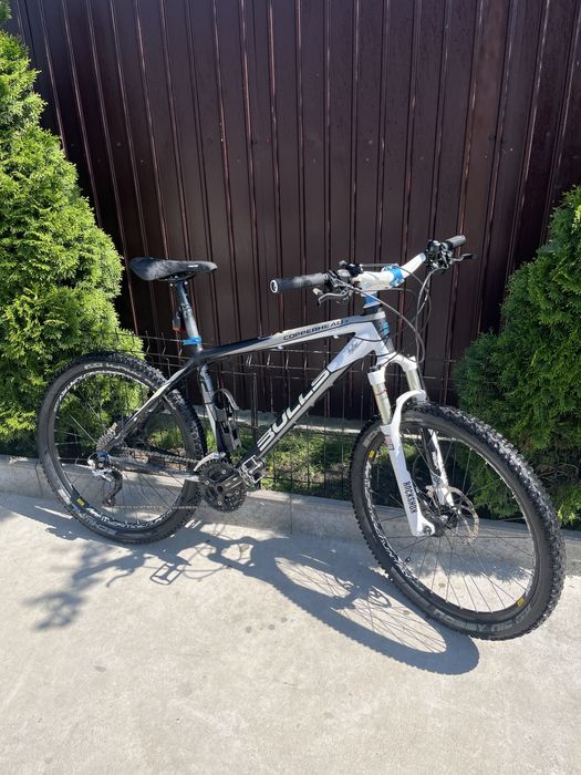 Bicicleta BULLS ROCKSHOX pe aer