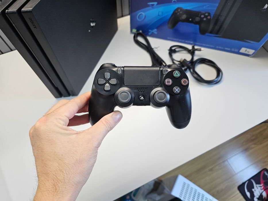 ПРОДАМ PlayStation 4 PRO 1TB + 20 Топ Играми / Состояние ОТЛИЧНОЕ.