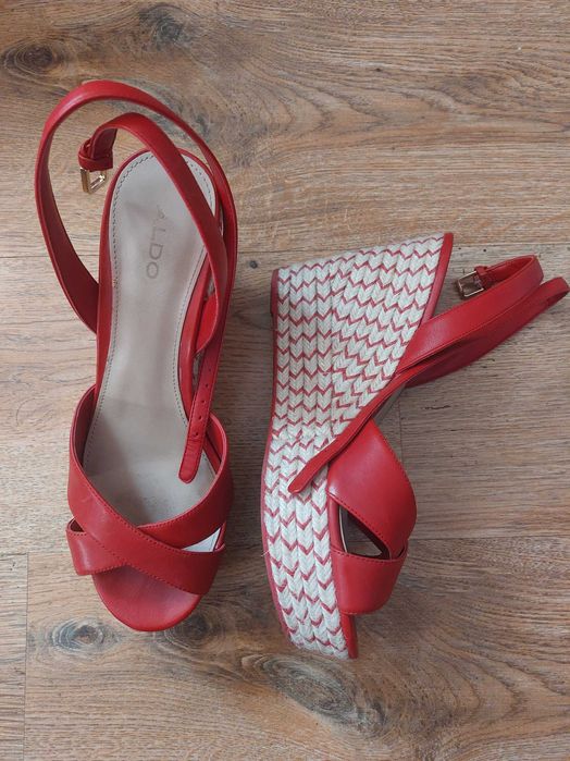 Sandale cu talpa ortopedica