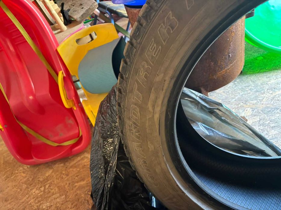 Продам Dunlop GrandTrek Ice 275/50 R20