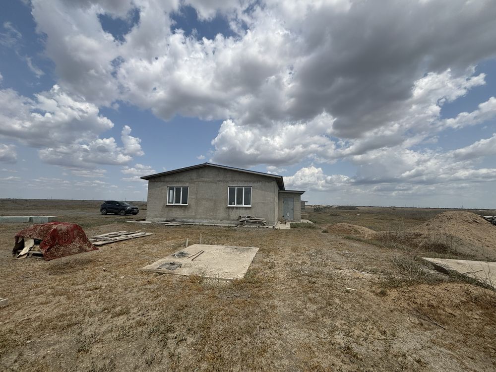 Продаеться участок 3.4 гектар с домом и хозпостройками
