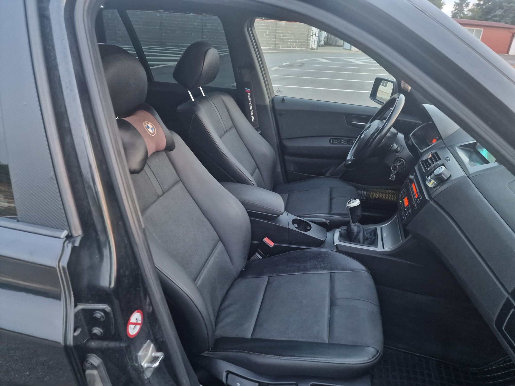 BMW X3  2.0    150кс