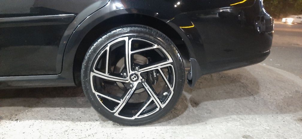 Продам диски в комплекте с балконами, жентра, ласети, эпика R18