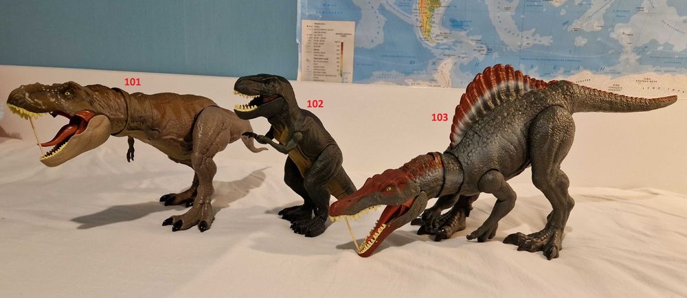 Много редки фигурки на дракони  „How To Train Your Dragon“ и Динозаври