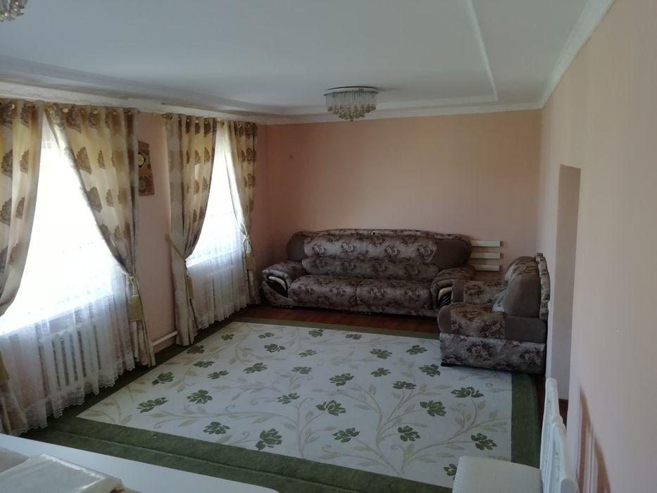 Шанхайда бір қорада екі уй сатылады.