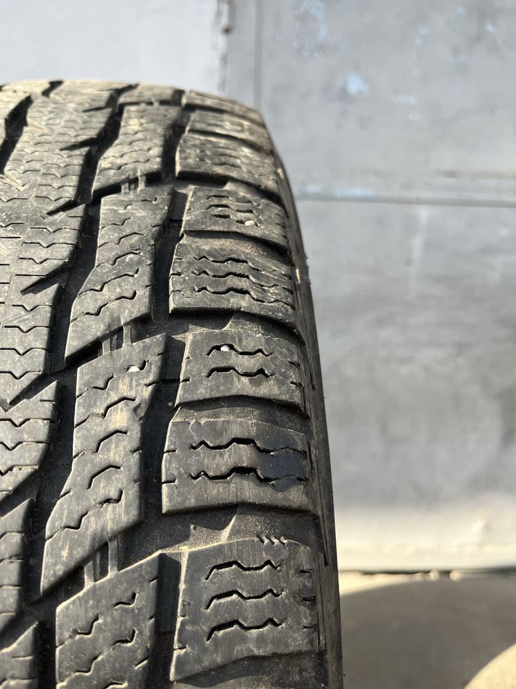 2 бр. гуми за бус 195/70/15C Nokian 6 mm DOT 1817