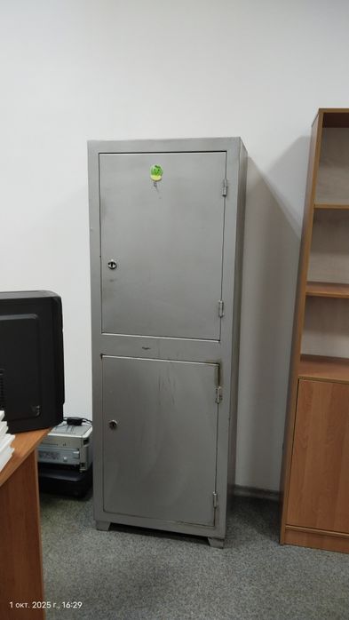 Продам сейф шкаф железный