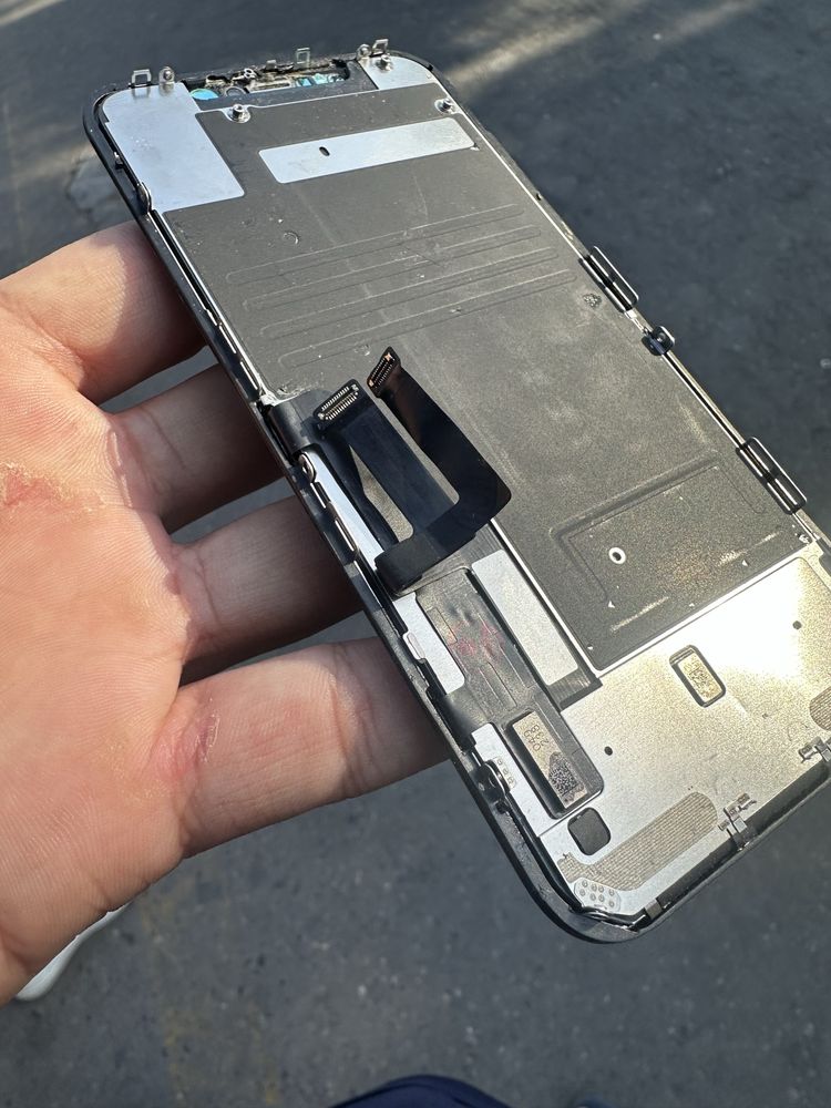 Iphone 11 ekran arginal  yuz min som