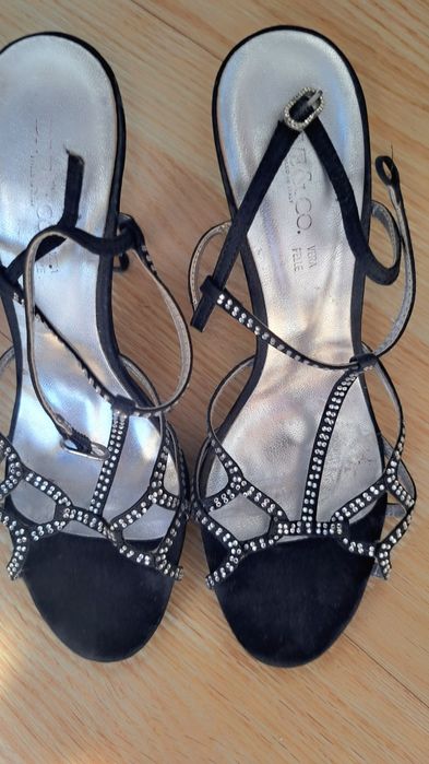 Sanda eleganta cu toc inalt