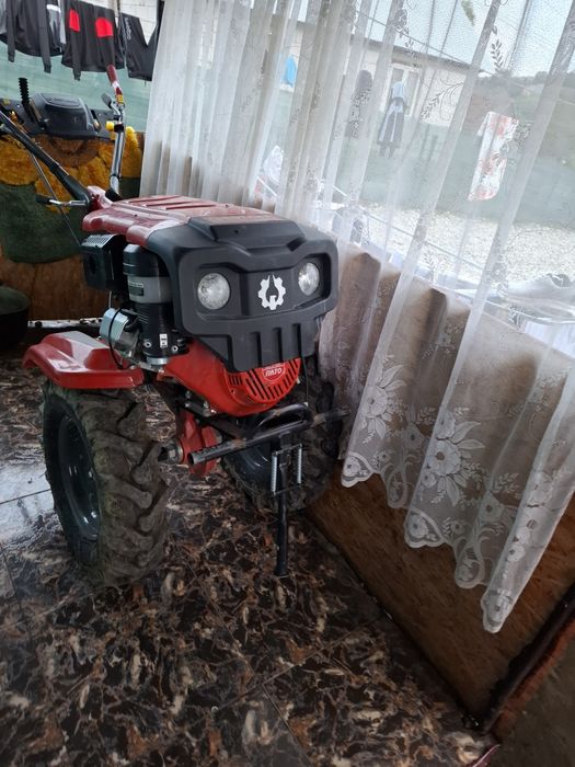 Vand motocultor in stare foarte buna