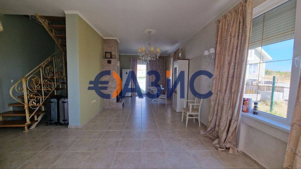 Къща с парцел и басейн, Чолакова Чешма, 212м.кв., цена 349000 евро