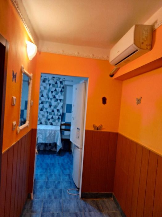 Ofer spre închiriere garsonieră în zona centrală