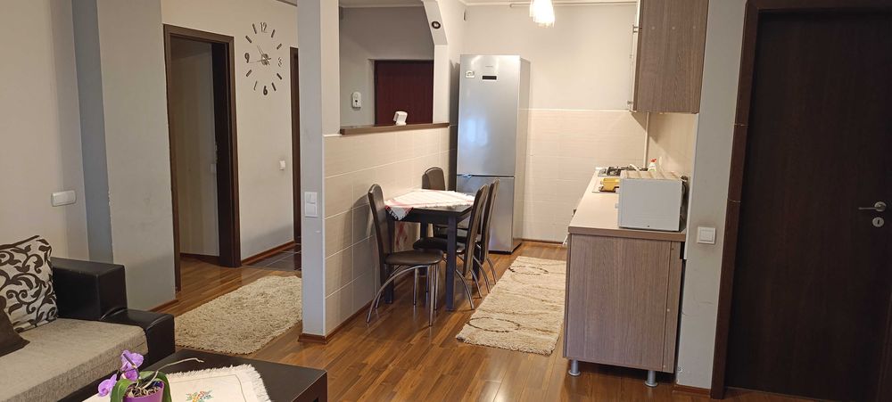 Apartament 3 camere de închiriat