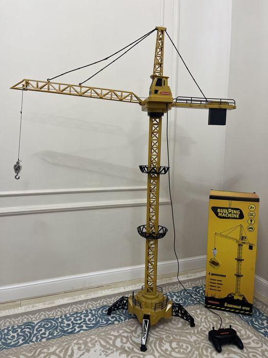 Кран игрушечная на пультовом управлении в отличном состоянии