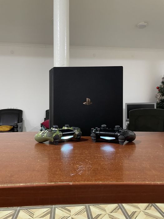 PlayStation 4 Pro (1TB) в идеальном состоянии!