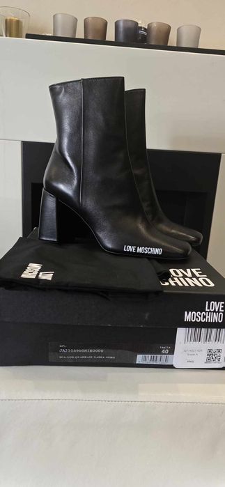 Love Moschino дамски боти ,41 номер