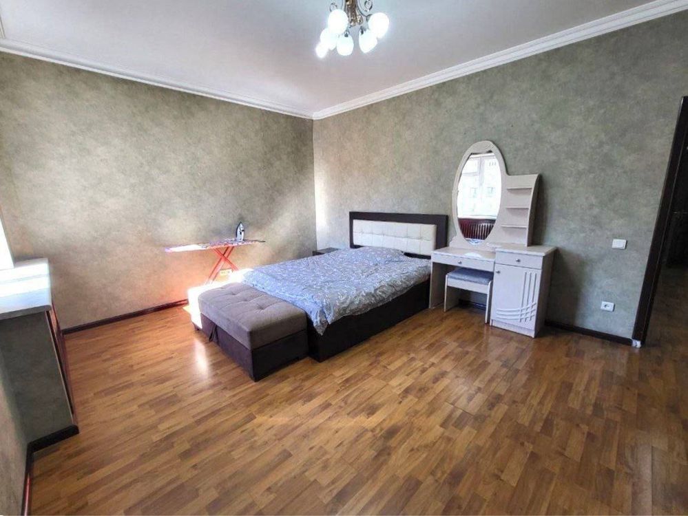 Продаётся 4х ком. кв. Ор-р Капитал банк, 96м2. Госпитальный рынок.