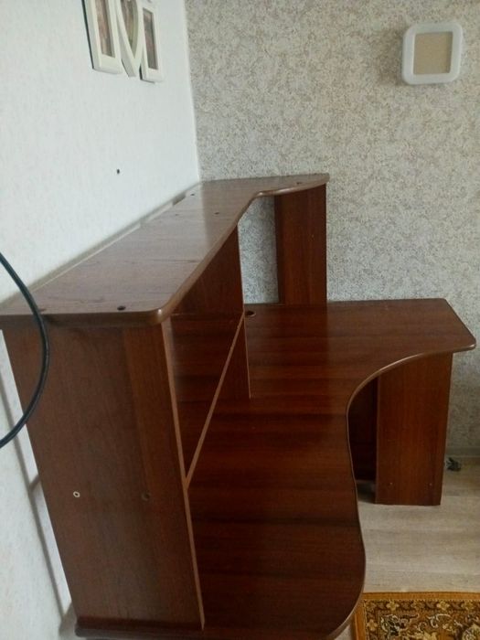 Продам компьютерный стол