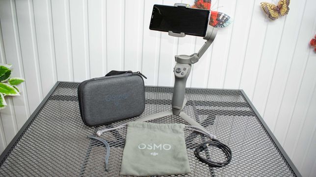 DJI Osmo Mobile 3 Combo , Gimbal / Stabilizator Telefon