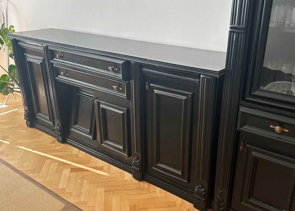 Дълга черна секция масив