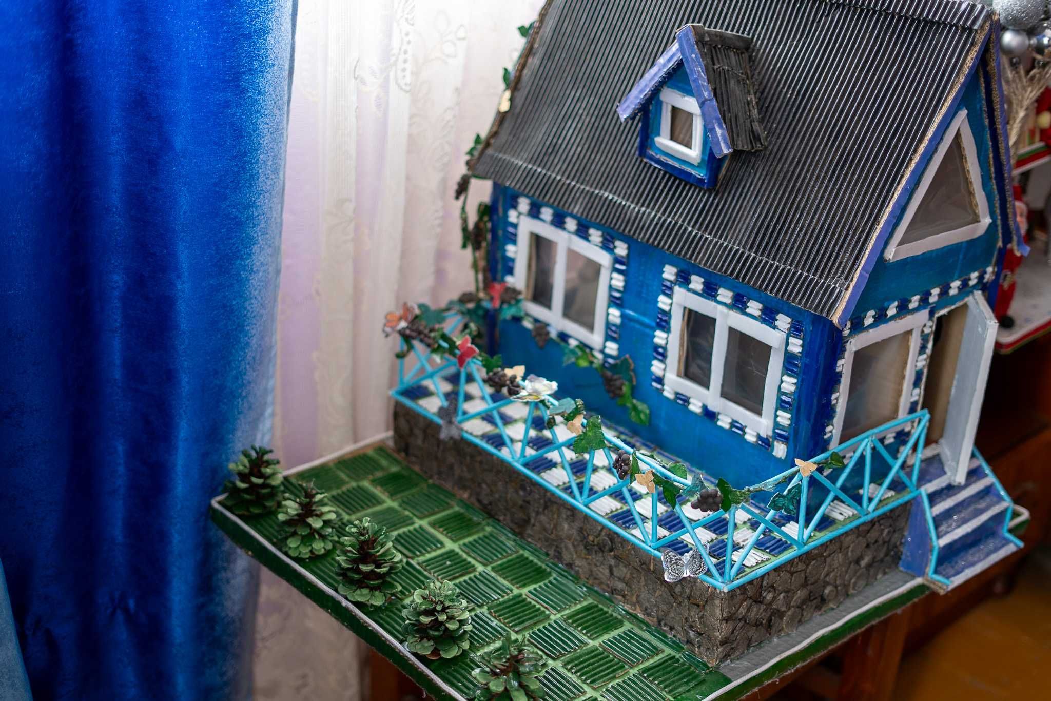 Căsuță Miniaturală Unică - Handmade din Materiale Reciclate