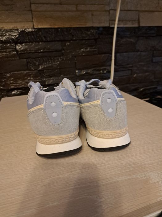 Adidasi Nike mărime 38