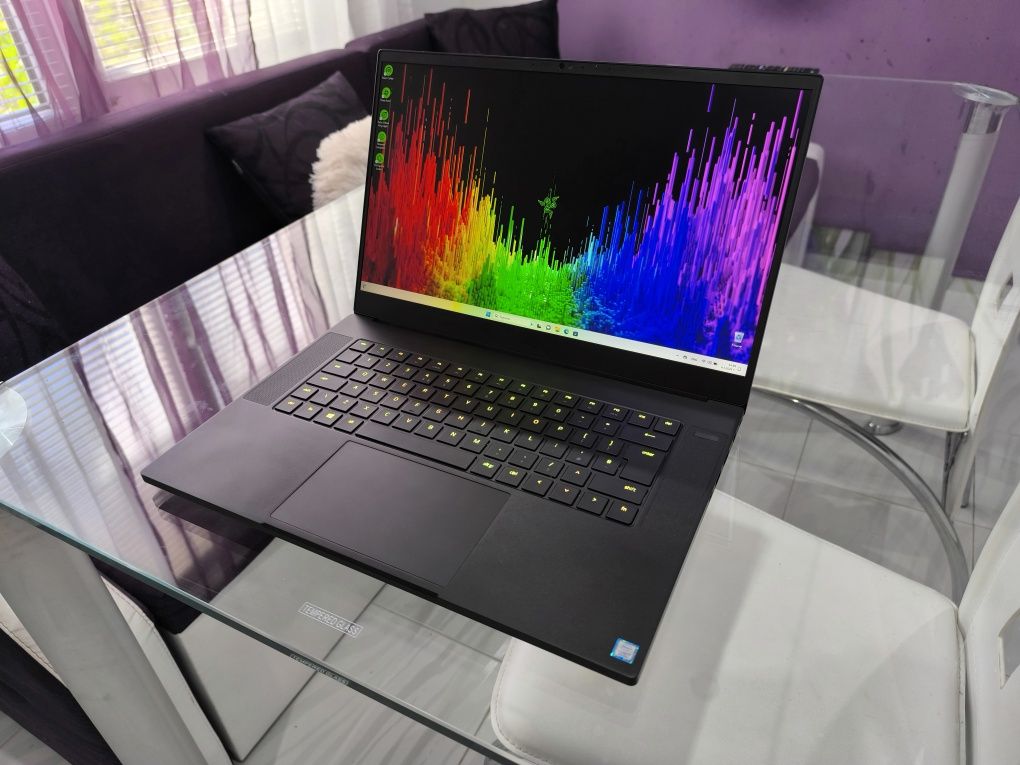 Razer Blade 15 Advanced i7-8750H,RTX 2070 Max-Q,32gb RAM,2 TB NVM