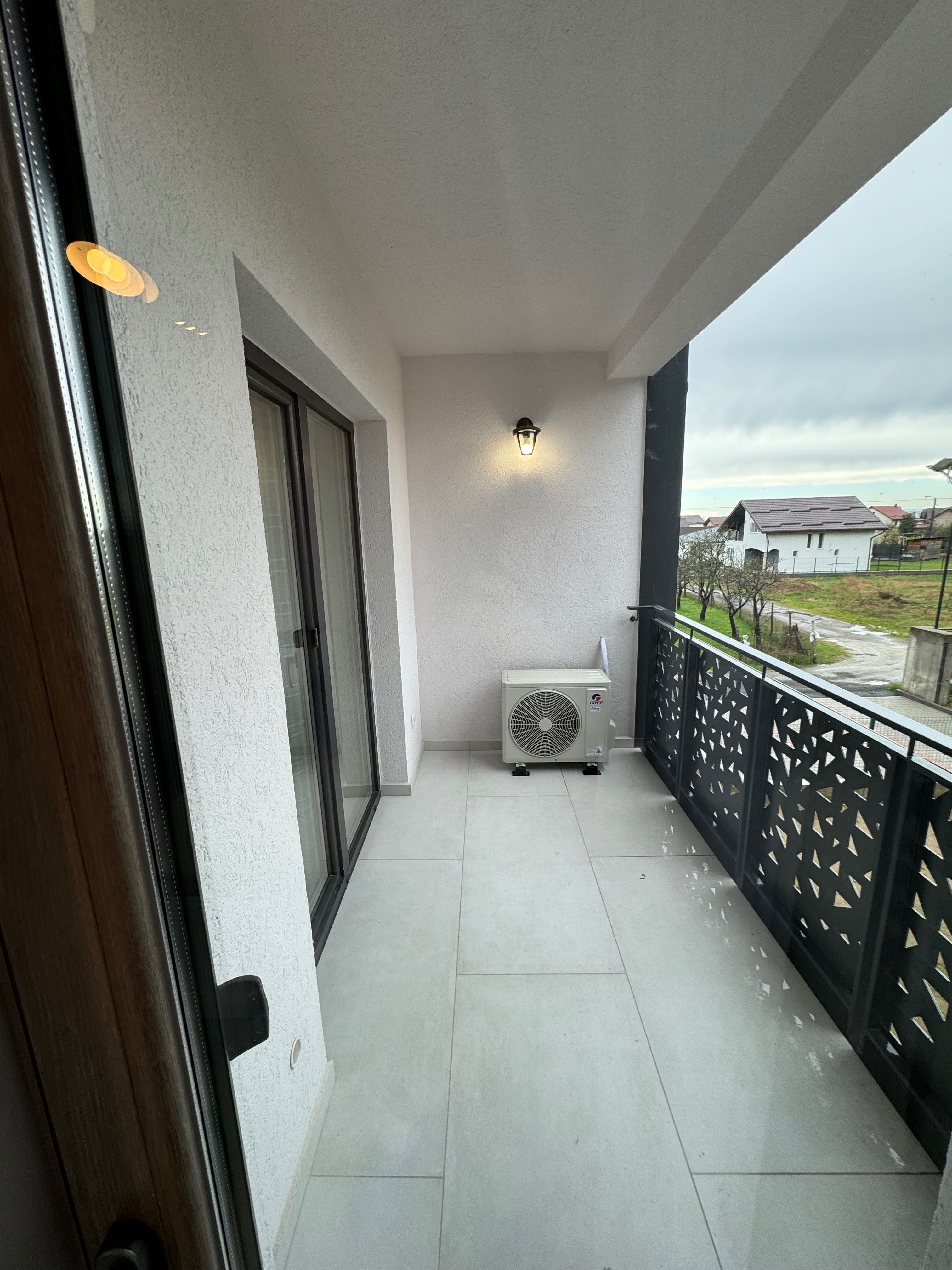 Închiriez apartament cu 2 camere strada prunului zona Mărul de aur