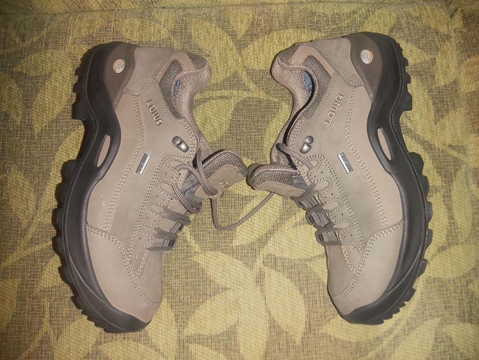 Туристически дамски обувки Lowa GTX