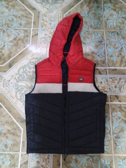 Vând vestă bărbați Jack & Jones.