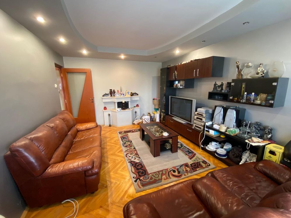 Apartament cu 3 camere decomandat, zona Bila