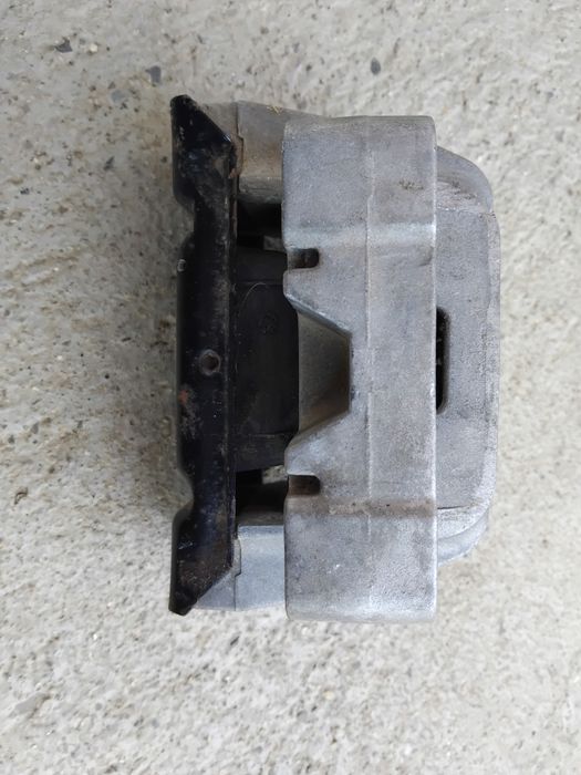 Тампон двигател Голф 4 (Golf IV)